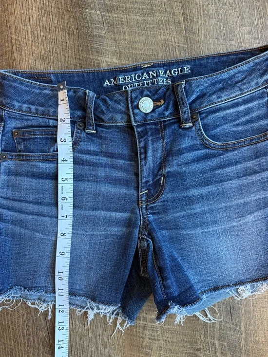 American Eagle Women’s Distressed Denim Frayed Cutoff Shorts Medium Blue Size 4 - Picture 5 of 11